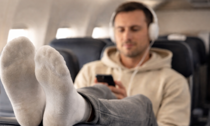 Zašto ne bi trebalo da nosite crne čarape u avionu: Savet bivšeg stjuarda iznenadio putnike