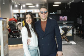 “Hvala ti ženo, hvala ti Bože” Bogdan i Jovana objavili sliku sa Jakovom
