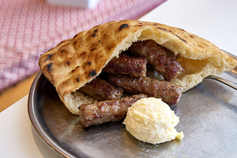Recept dana: Domaći ćevapi po bosanskoj recepturi - sočni i mirisni, a zbog jedne cake imaće neverovatan ukus