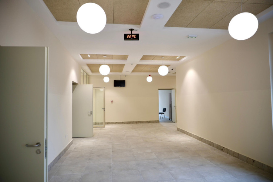 Učenici Trgovačke škole u Hilandarskoj ulici od danas ponovo u svojim klupama