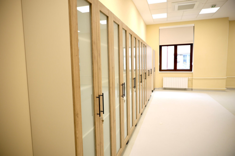 Učenici Trgovačke škole u Hilandarskoj ulici od danas ponovo u svojim klupama