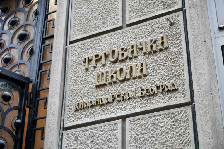 Učenici Trgovačke škole u Hilandarskoj ulici od danas ponovo u svojim klupama