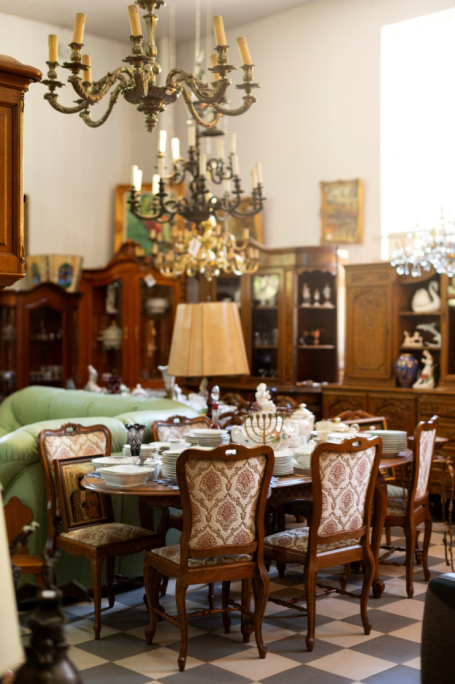 Ova četiri dodatka za dnevnu sobu dizajneri nikada ne kupuju nova