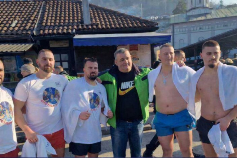 Četiri brata i otac danas plivaju za Časni krst: Prelepa slika poslata sa ledene reke Lim