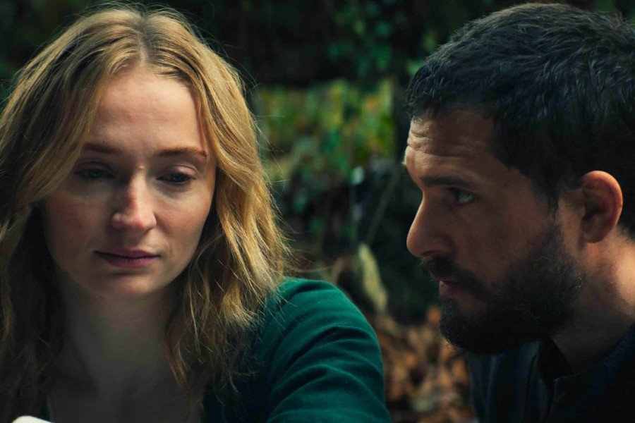 Oboje smo se skoro ispovraćali: Urnebesna reakcija Sofi Tarner i Kita Haringtona nakon poljupca u novom filmu (VIDEO)