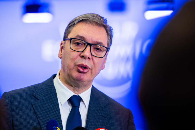 Vučić u rekonstruisanoj školi u Velikoj Drenovi: "Vaše najveće bogatstvo uvek u životu biće vaše znanje"