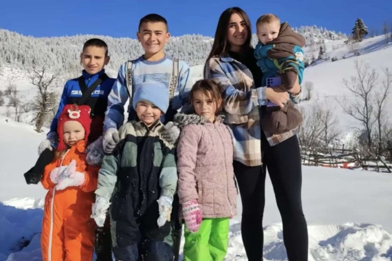 Ovo se ne viđa svaki dan: Tamara presekla krompir, pa ugledala krst i to baš na Jovanjdan (FOTO)