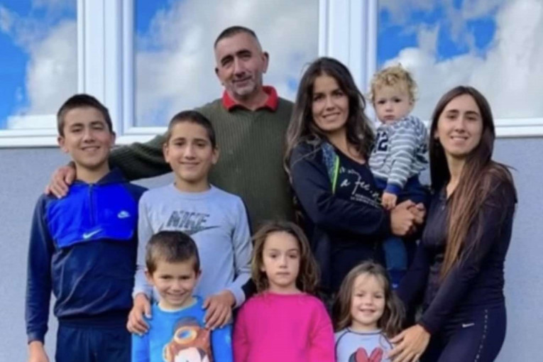 Ovo se ne viđa svaki dan: Tamara presekla krompir, pa ugledala krst i to baš na Jovanjdan (FOTO)