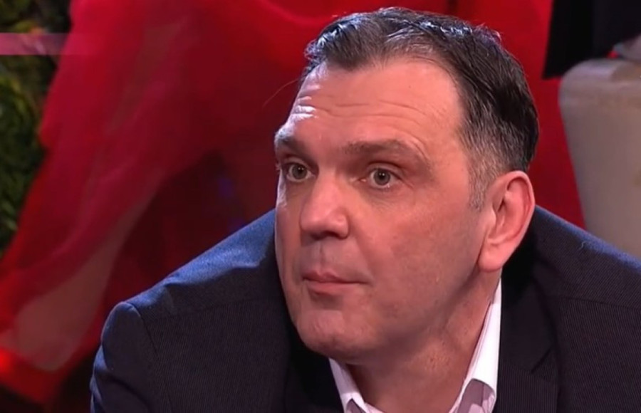 Pevač žestoko udario na estradu: Kažu da ne vole prevaru, a istu noć odu u tuđi krevet!