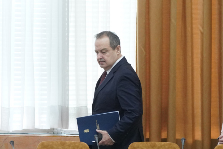 Ivica Dačić u teškom stanju: Hitno primljen u bolnicu, priključen na aparate!