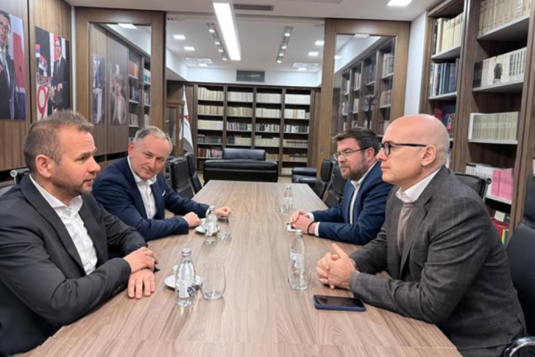 Vučević sa dva važna mađarska delegata: Sastao sa izaslanikom Orbana i ambasadorom Mađarske u Srbiji