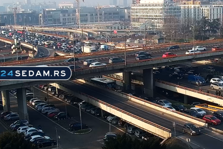 Lančani sudar na Gazeli! Stvorila se gužva, pratite kamere 24sedam i izbegnite haos u gradu!