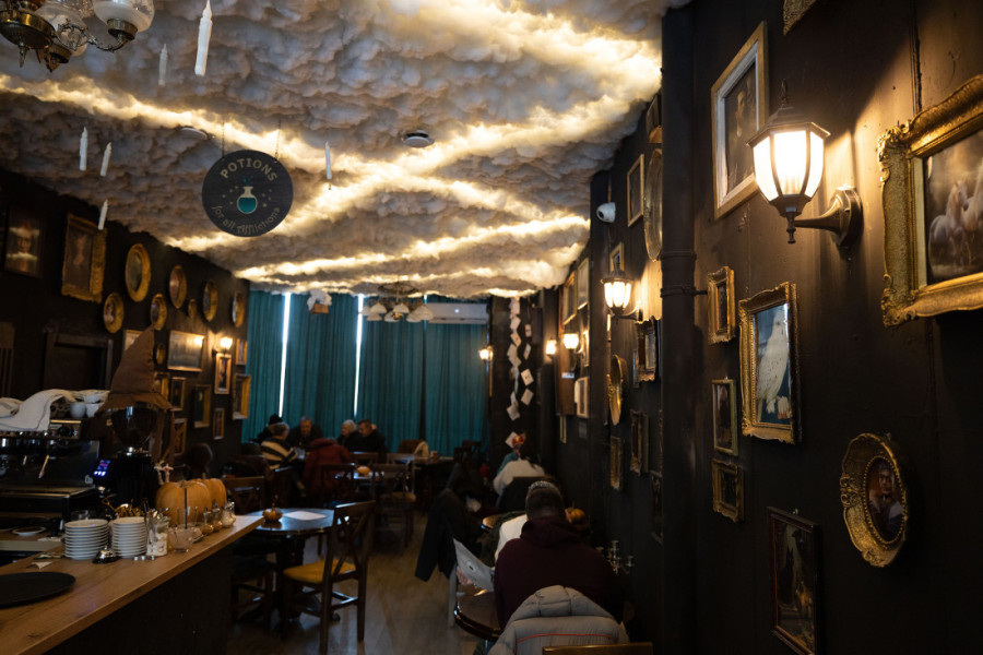 Ako na Dorćolu vidiš metlu – ne brini: Svi idu na after u Hari Poter kafić! (FOTO/VIDEO)