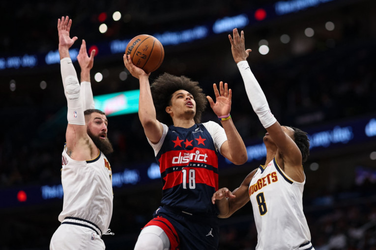 Jokić propustio 13. meč u nizu, ali Denver ne mora da brine! Nagetsi dobili novu zver, u pobedi nad Vašingtonom postavio je rekord karijere!