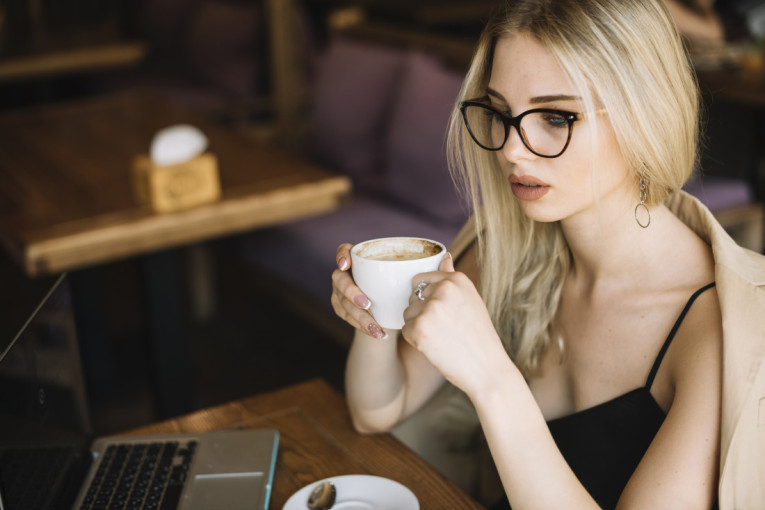 Tri znaka da vas ne gleda samo kao prijatelja: Voleo bi da budete nešto više od toga