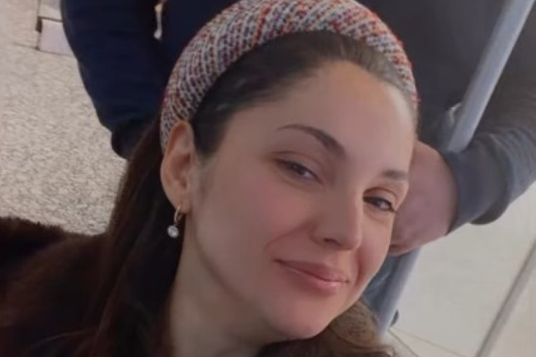 Nadica Ademov doživela povredu: Na aerodromu je voze u invalidskim kolicima (FOTO)