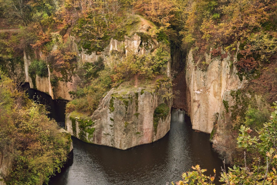 Prirodno čudo na nekoliko sati vožnje od Beograda: Bajkovito jezero koje menja boje (FOTO)