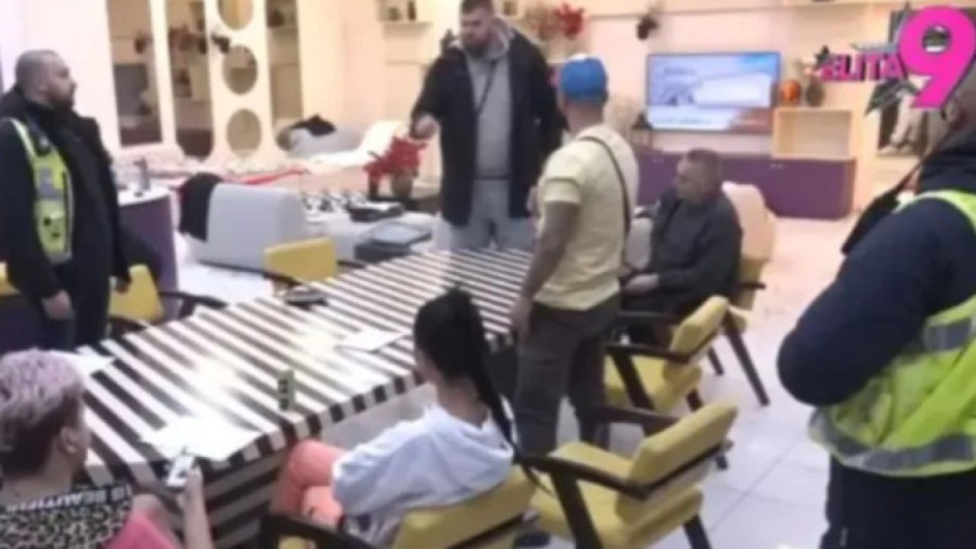 Neviđeni haos! Janjuš nasrnuo na ovu rijaliti učesnicu, obezbeđenje intervenisalo! (FOTO)