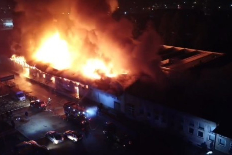 Veliki požar u Novom Pazaru: Vatra zahvatila više objekata (VIDEO)