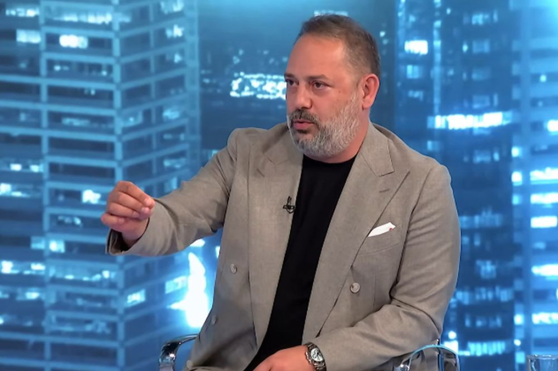 Udes kod Tiršove: Vozila demolirana, Hitna pomoć na licu mesta