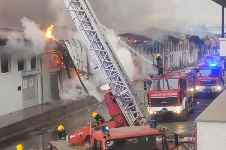 Detalji drame u Novom Pazaru: Požar koji je zahvatio industrijski kompleks pod kontrolom (FOTO/VIDEO)