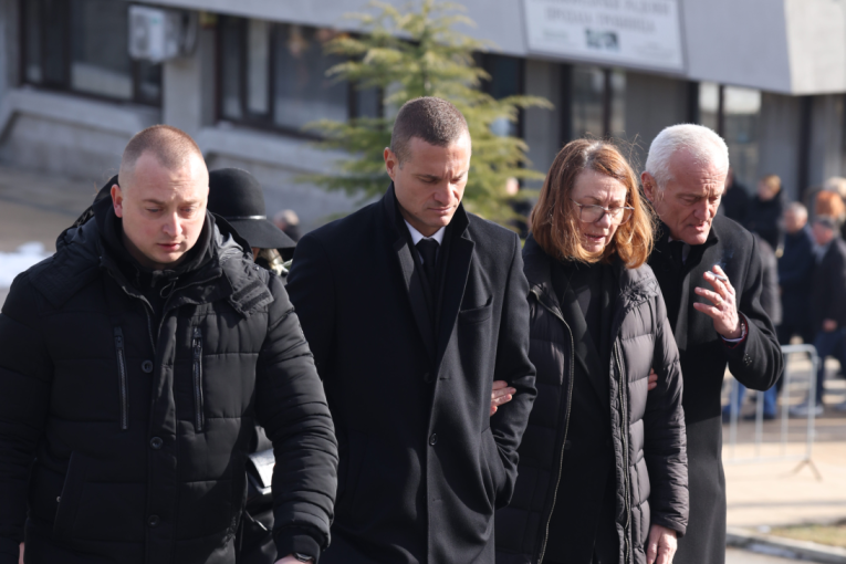Brat Nemanje Vidića ispraćen na večni počinak: Oprostila se i poznata lica iz sveta fudbala (FOTO)