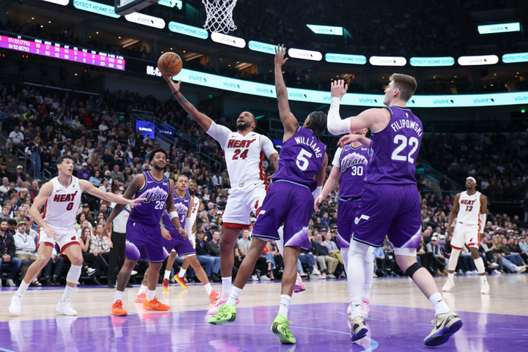 Rouzova "jedinica" je i zvanično deo istorije Čikaga: Ceremoniju dodatno uveličala pobeda nad Bostonom (FOTO/VIDEO)