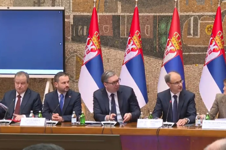 "Ova uprava, ona uprava – koga to briga, narod hoće rešenje problema" Vučić nikad oštriji na sednici Vlade, evo šta je poručio ministrima