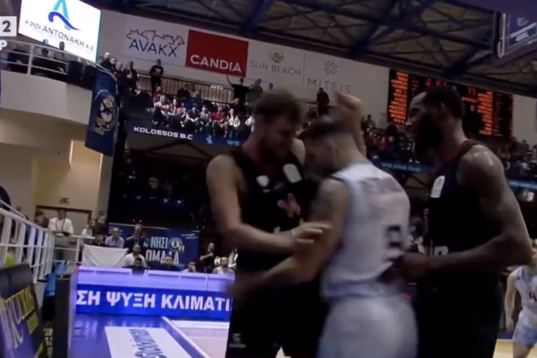 Haos na utakmici Olimpijakosa! Vezenkov isključen, Tajrik Džons povređen! (VIDEO)