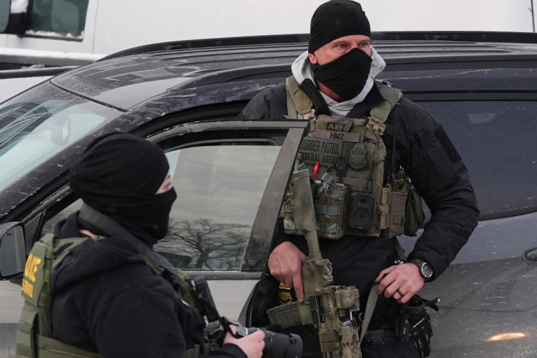 Šok u Mineapolisu: Savezni agenti ubili medicinskog radnika, snimci ruše zvaničnu verziju! (VIDEO/FOTO)