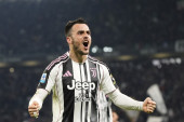Juventus skinuo krunu Napoliju! Šampion razbijen u Torinu, Kostić mu zadao finalni udarac!