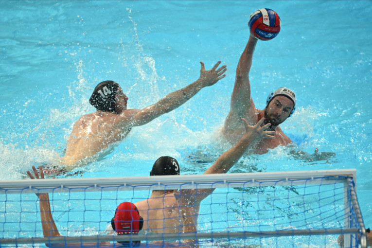 Delfini na evropskom tronu! Olimpijski šampion stavio i kontinentalnu krunu!