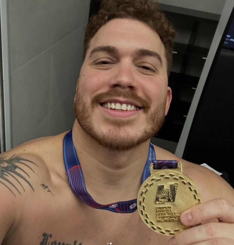 Vaterpolisti Srbije noćas slavili pobedu, Nemanja Vico njemu posvetio zlato! (FOTO)