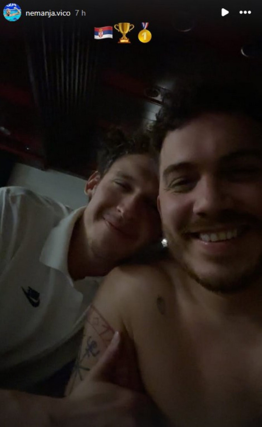 Vaterpolisti Srbije noćas slavili pobedu, Nemanja Vico njemu posvetio zlato! (FOTO)