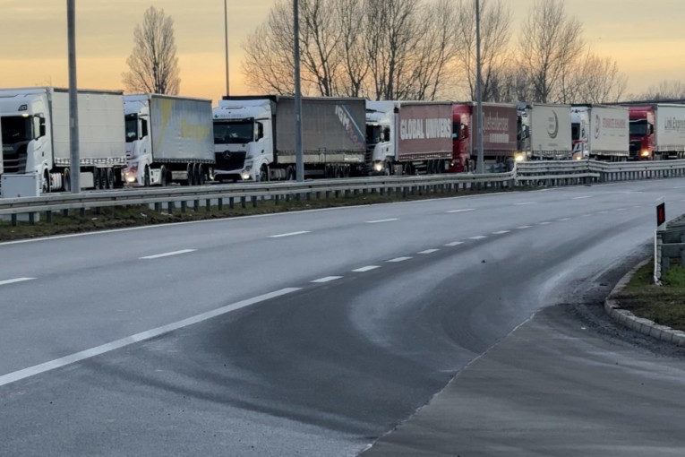 Važno za sve koji kreću na put! Na ovim granicama čeka se i do tri sata, evo gde nema gužve