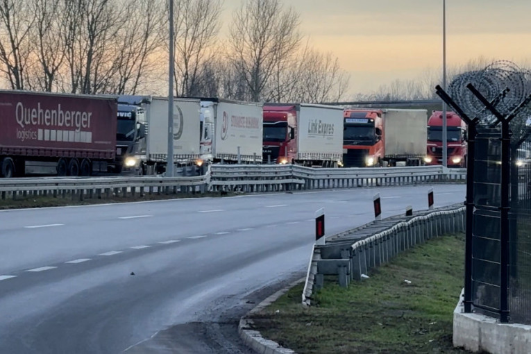 Šengen “zaključao” kamione: Prevoznici proširuju blokadu na još dva granična prelaza! Na Batrovcima kolona kilometar i po (VIDEO)