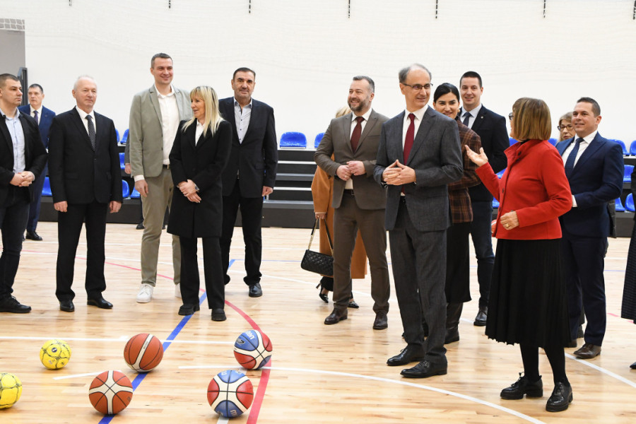 Otvorena novoizgrađena OŠ “Miloš Crnjanski” u Novom Sadu! Broji 12.000 kvadrata (FOTO)