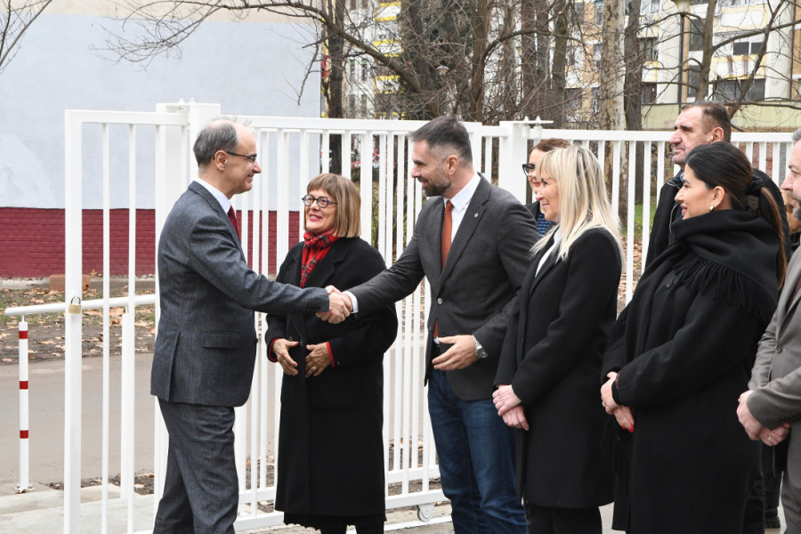 Otvorena novoizgrađena OŠ “Miloš Crnjanski” u Novom Sadu! Broji 12.000 kvadrata (FOTO)