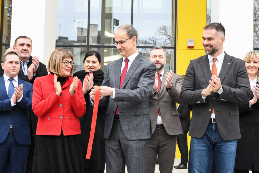 Otvorena novoizgrađena OŠ “Miloš Crnjanski” u Novom Sadu! Broji 12.000 kvadrata (FOTO)