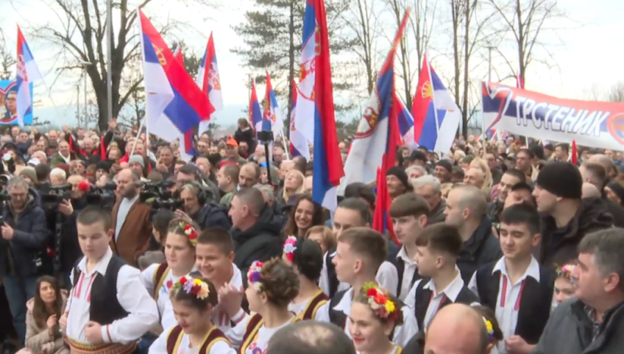 Vučić u rekonstruisanoj školi u Velikoj Drenovi: "Vaše najveće bogatstvo uvek u životu biće vaše znanje"