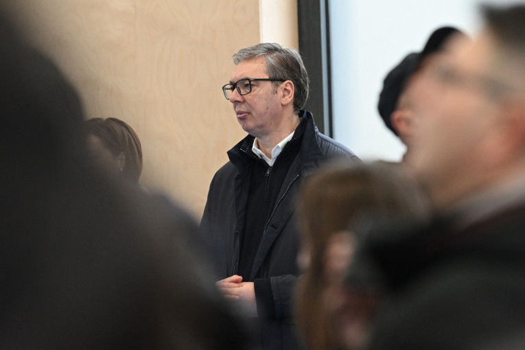 Vučić u rekonstruisanoj školi u Velikoj Drenovi: "Vaše najveće bogatstvo uvek u životu biće vaše znanje"