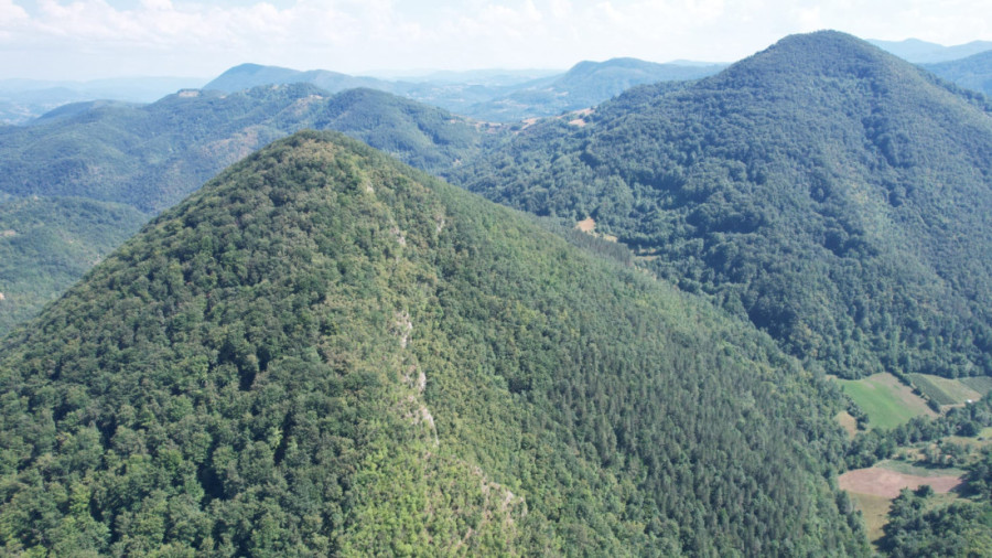 Kod Arilja se nalaze dva misteriozna brda puna podzemnih tunela: Ogromna podudarnost sa piramidama u Bosni (FOTO)