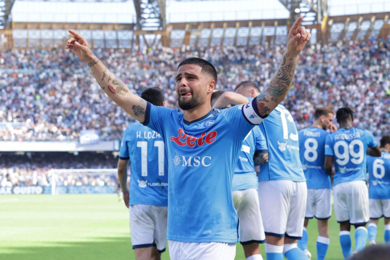 Insinje ponovo u Italiji: Legenda Napolija na mesto gde je sve počelo!