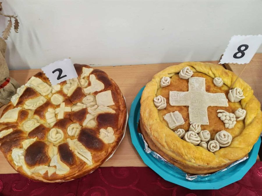 Ovo ima samo u Srbiji, bravo za ideju: Nesvakidašnje takmičnje u pravljenju slavskog kolača održano u selu kod Topole (FOTO)