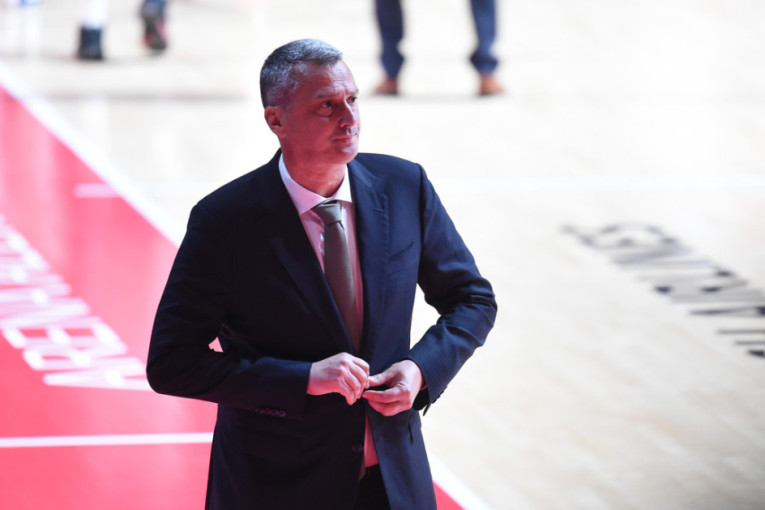 Radonjić predstavljen u novom klubu: Već mu je rečeno šta se od njega očekuje (FOTO)