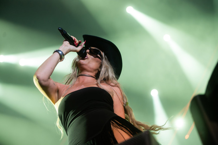 Senidah šokirala fanove! Svi nagađaju šta će se desiti 28. februara u Spensu