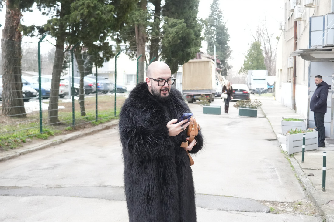 Dejan Milićević u moćnoj bundi održao ozbiljan čas: Evo pod kojim uslovom i drugi mogu da je nose! (FOTO)