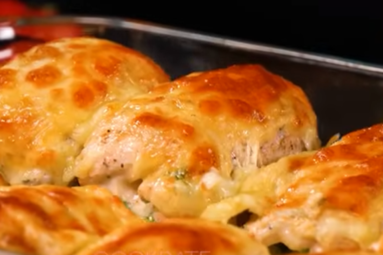 Recept dana: Zapečene pileće rolnice sa sirom i bogatim nadevom izgledaju kao jelo iz luksuznog restorana