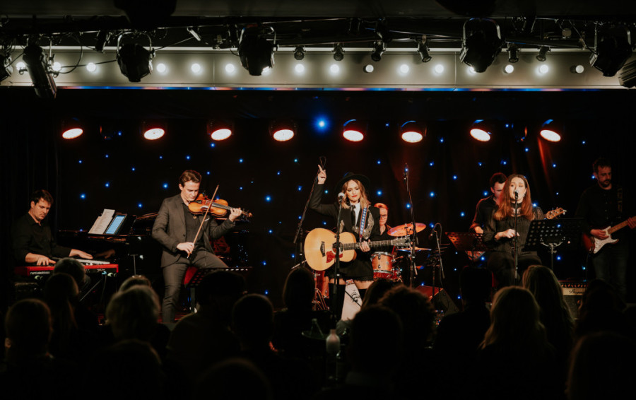 Marija Mirković i Beba Balašević pogađaju u srce: Emotivna priča koja se krije iza pesme "Znam me ja" (VIDEO)