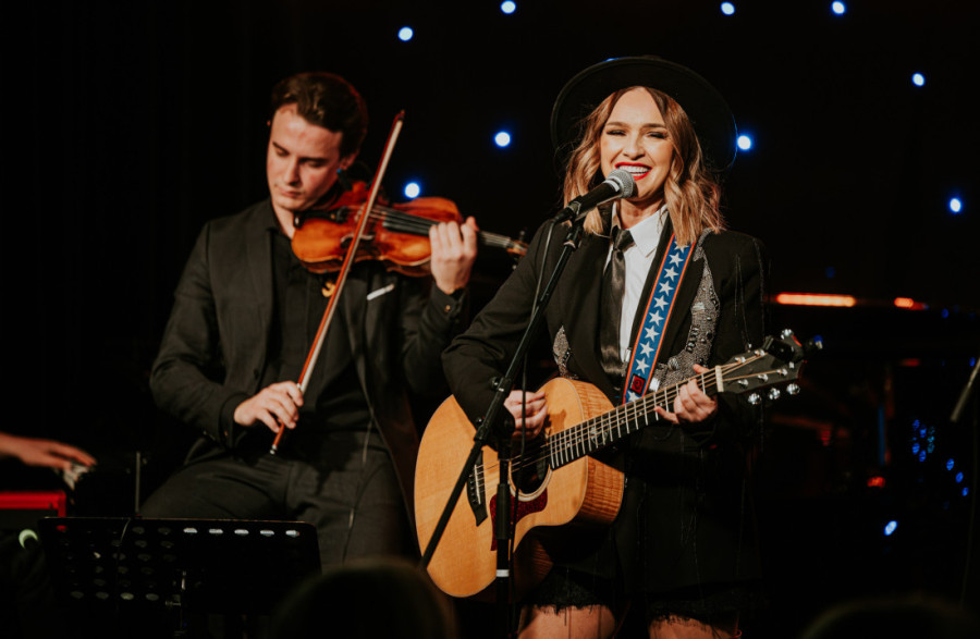 Marija Mirković i Beba Balašević pogađaju u srce: Emotivna priča koja se krije iza pesme "Znam me ja" (VIDEO)